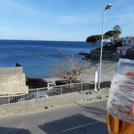 Hébergement de vacances Maison Les Pieds Dans L'eau *